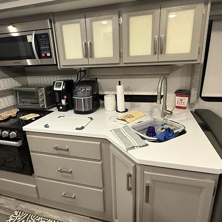 Private Cozy R/V , For Your Enjoyment Tamiami Bagian luar foto