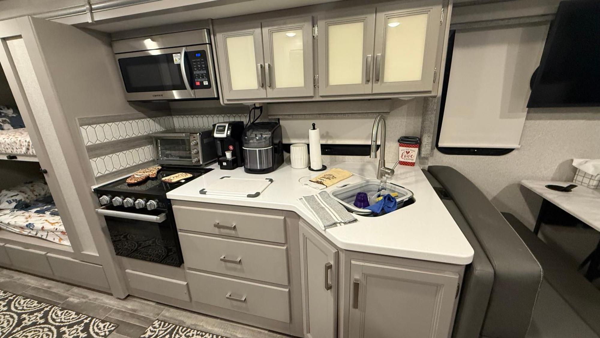 Private Cozy R/V , For Your Enjoyment Tamiami Bagian luar foto